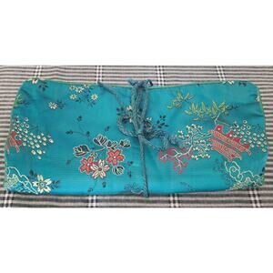 Travel jewelry organizer roll- foldable jewelry storage- Hong Kong 8.5" x 4"